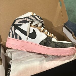 Nike women's Air Force one '07 mid